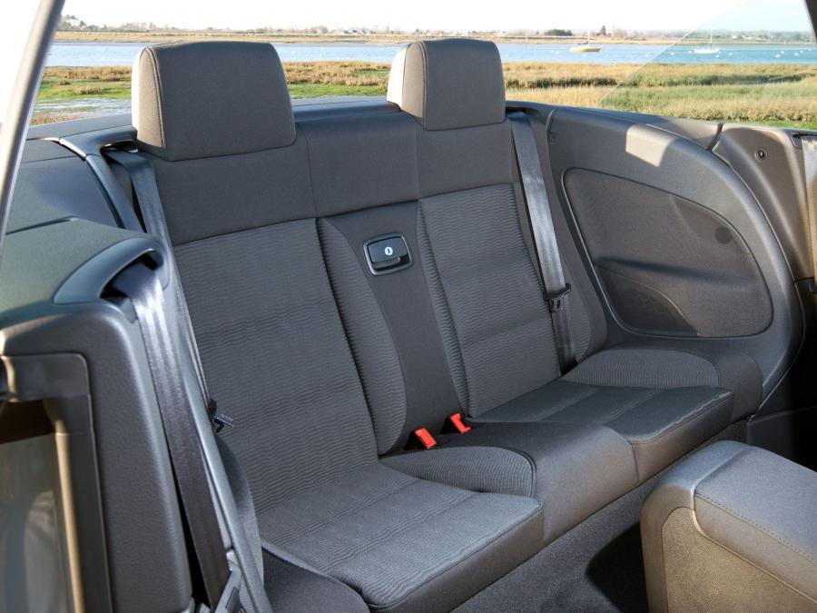  Volkswagen Eos 2.0 TDi BlueMotion 2010 года  (UK) (фото 5 из 29)